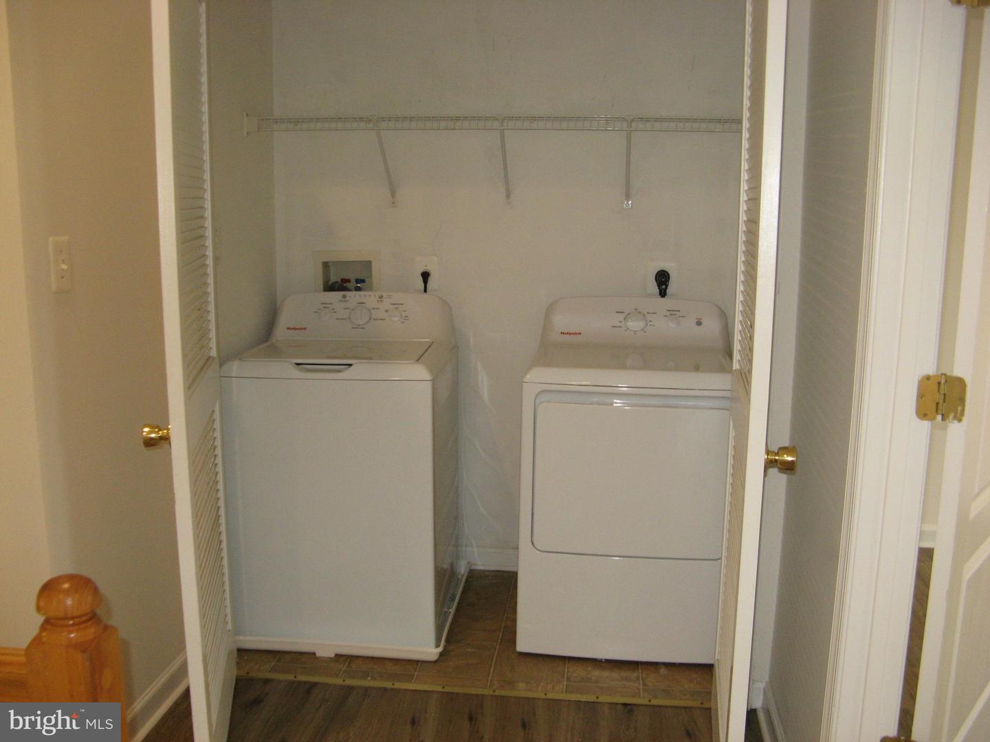 308 London Downs Cir Property Photo 10