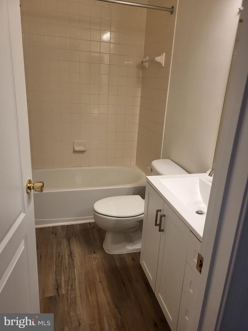 308 London Downs Cir Property Photo 11