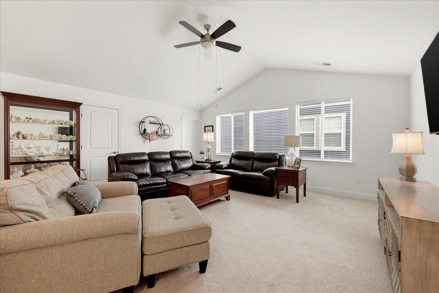 108 Viceroy Way Property Photo 23