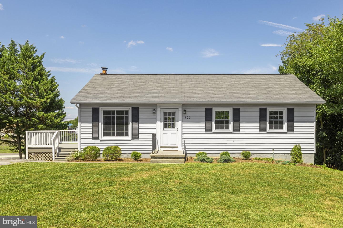 102 Linwood Ct Property Photo 1