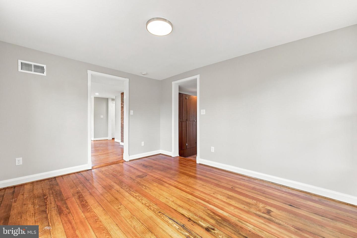 5285 Germain St Property Photo 18