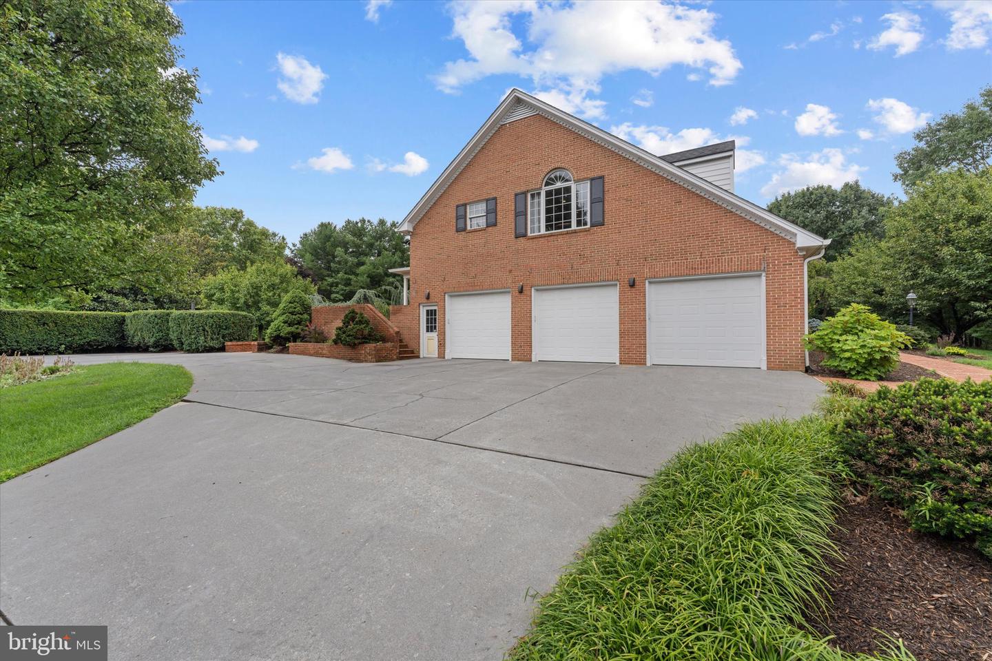 194 Glendobbin Ln Property Photo 9