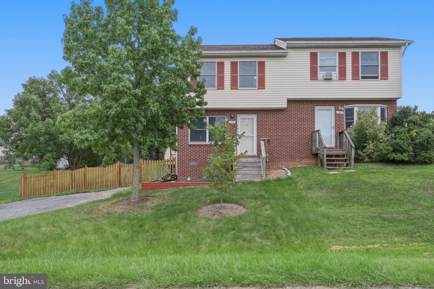 106 Lakeridge Dr Property Photo 1