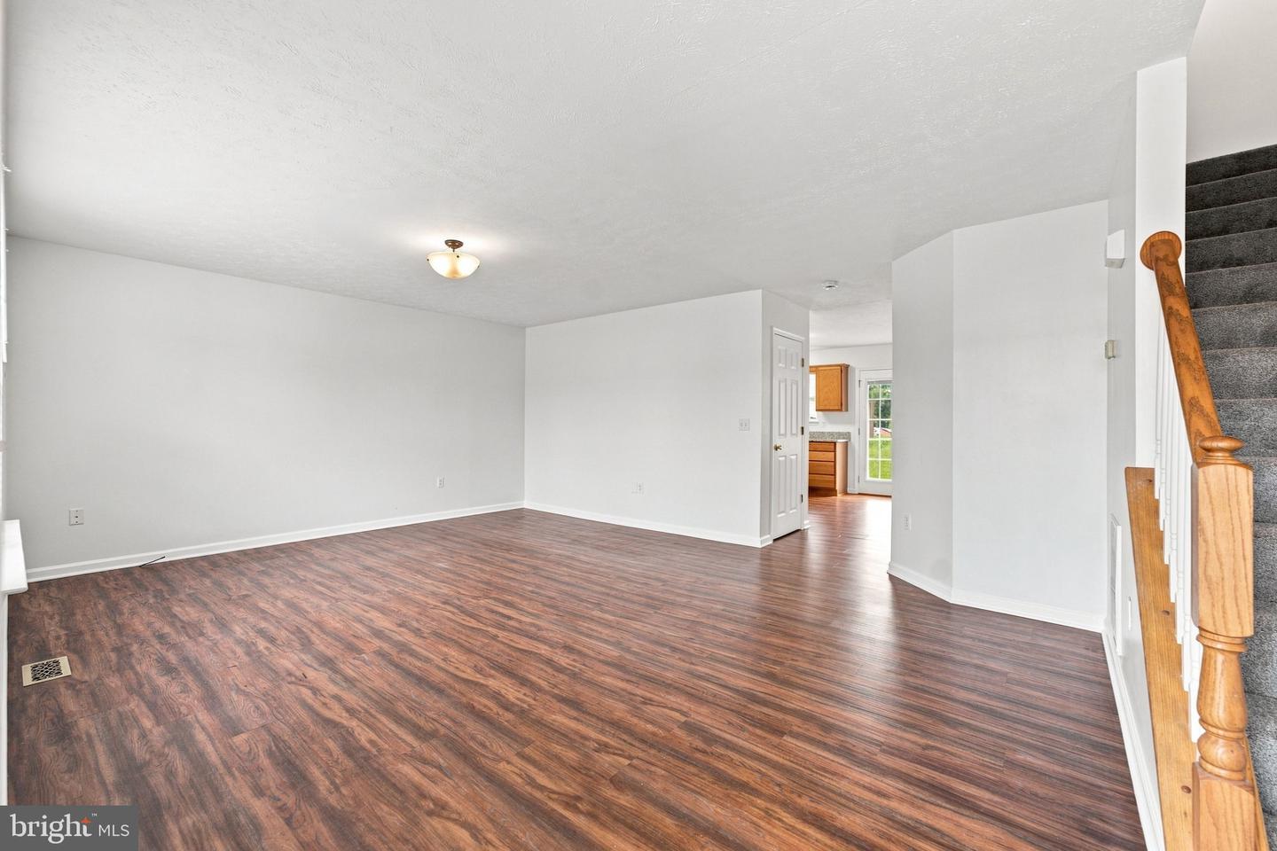 103 Trade Wind Ln Property Photo 4