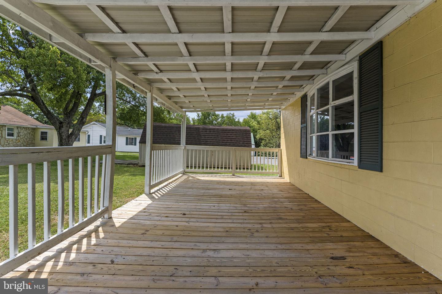 1024 Front Royal Pike Property Photo 5