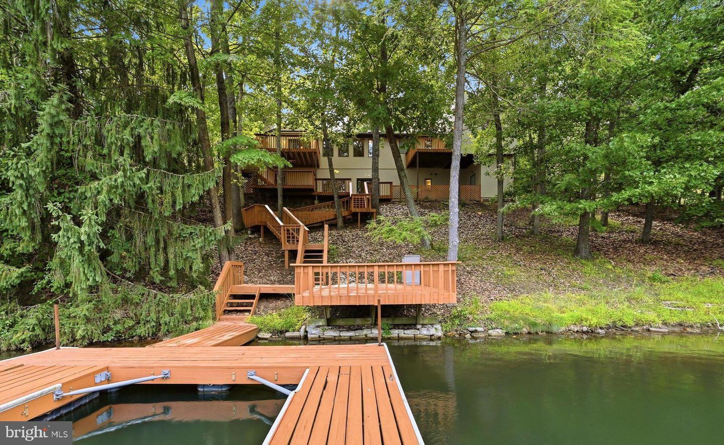 1003 Lakeview Dr Property Photo 1