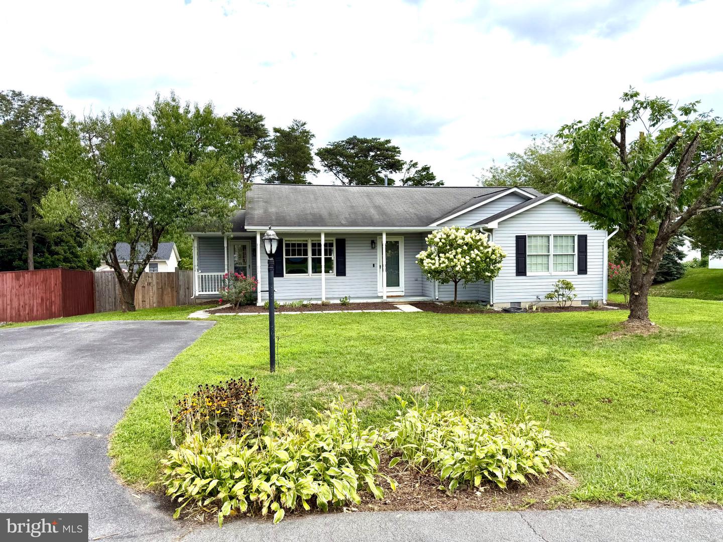 107 Kingsland Ct Property Photo 1