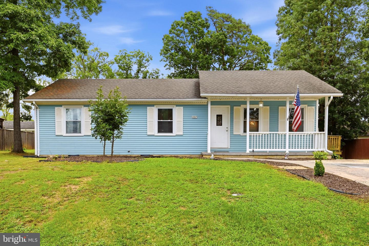 107 Grove Ct Property Photo 2