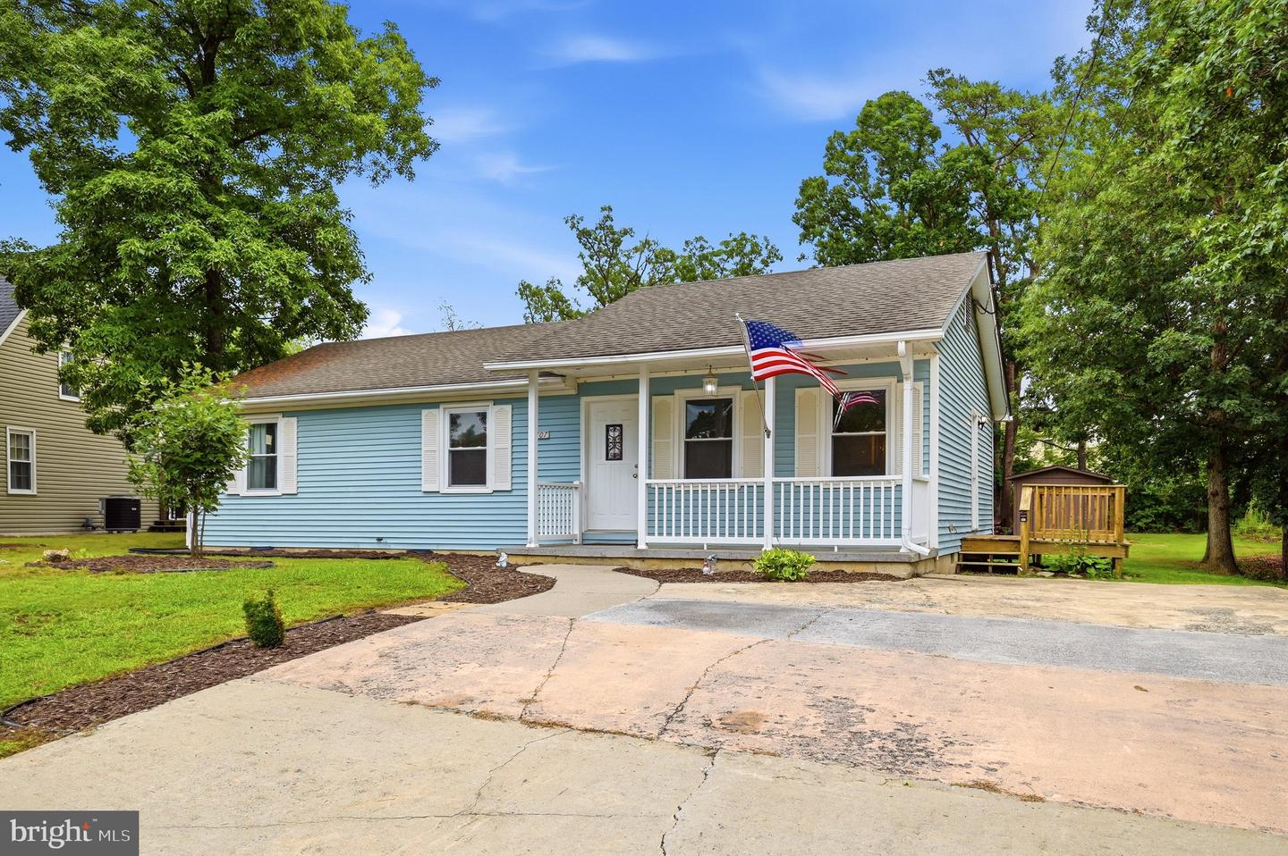 107 Grove Ct Property Photo 4