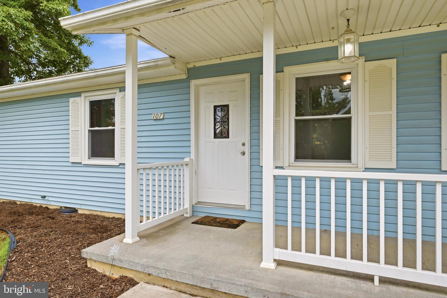 107 Grove Ct Property Photo 5