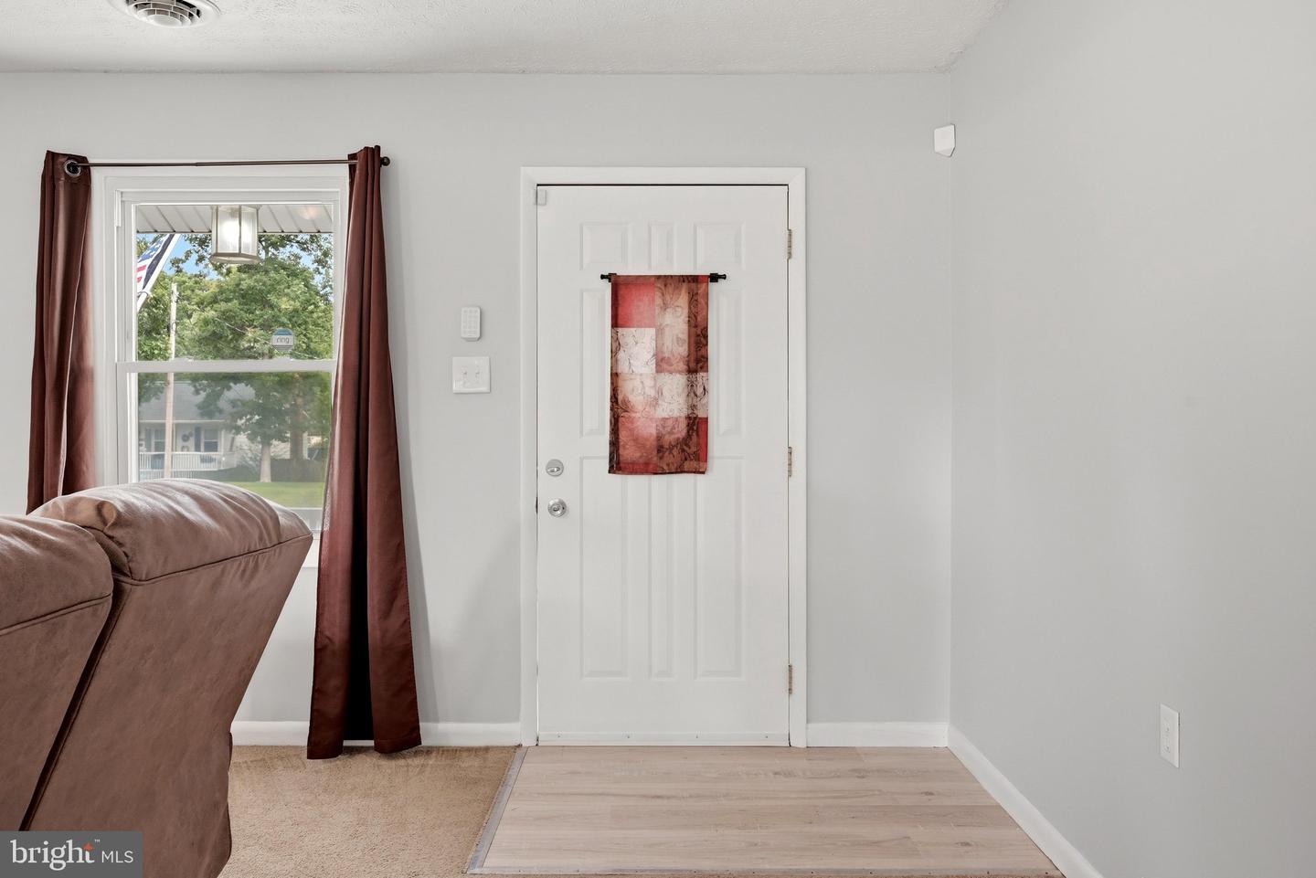 107 Grove Ct Property Photo 6
