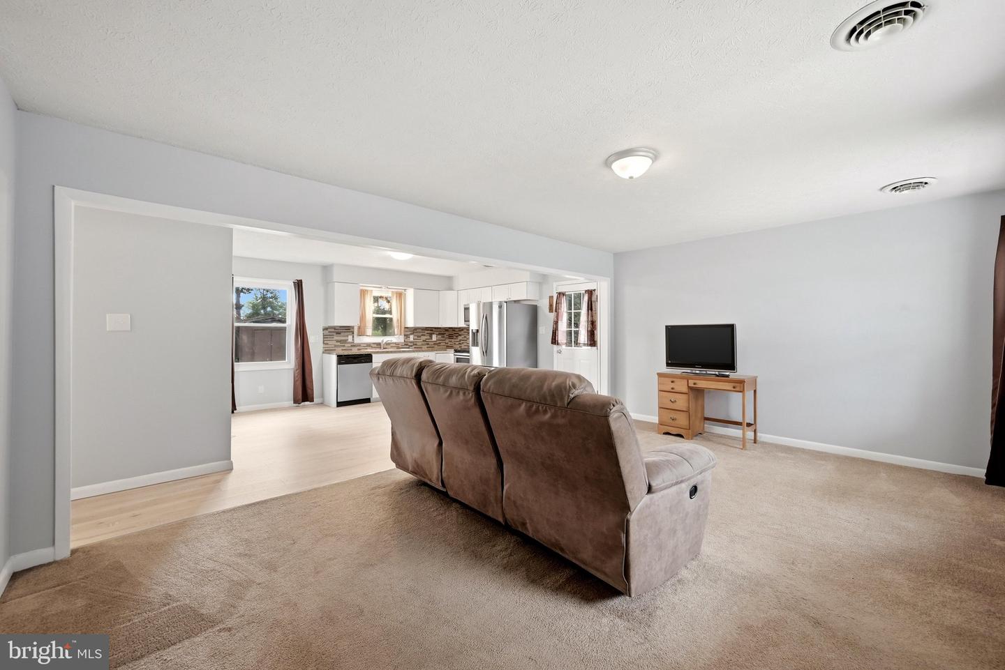 107 Grove Ct Property Photo 8