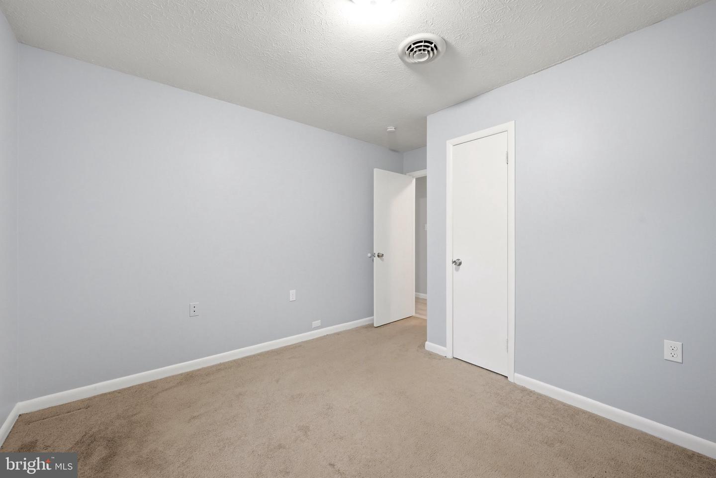 107 Grove Ct Property Photo 27