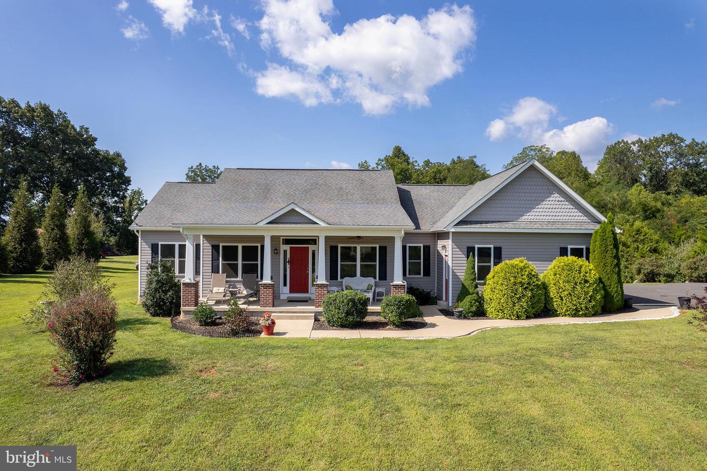 440 CHIMNEY CIR