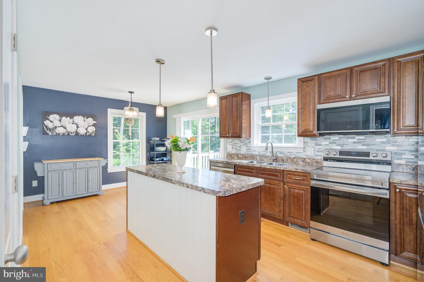114 Comanche Trl Property Photo 3