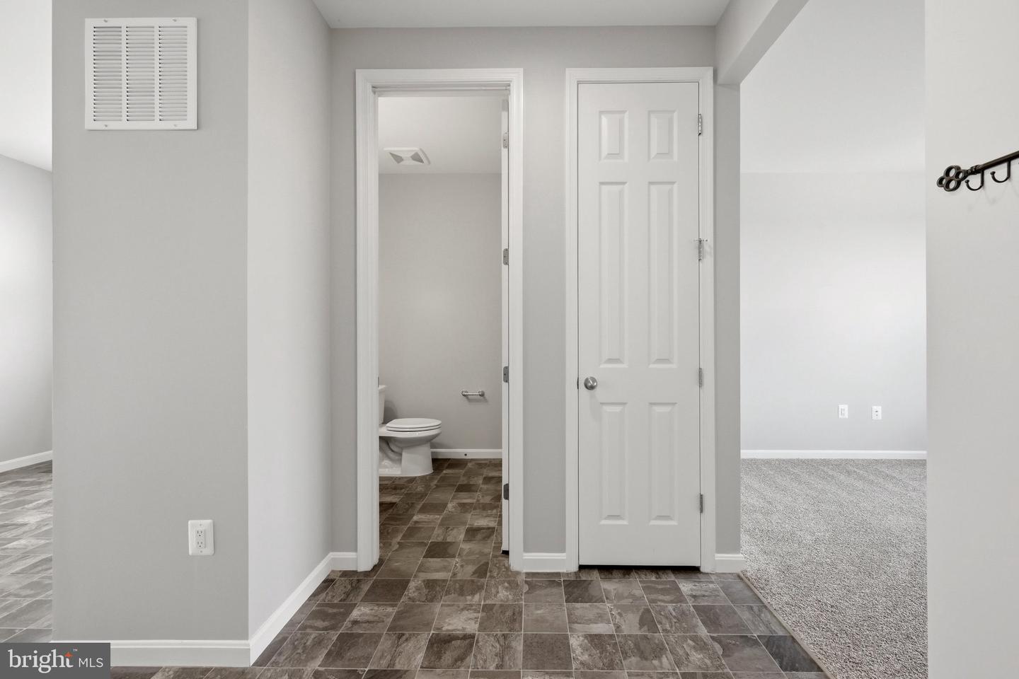 437 Town Run Ln Property Photo 18