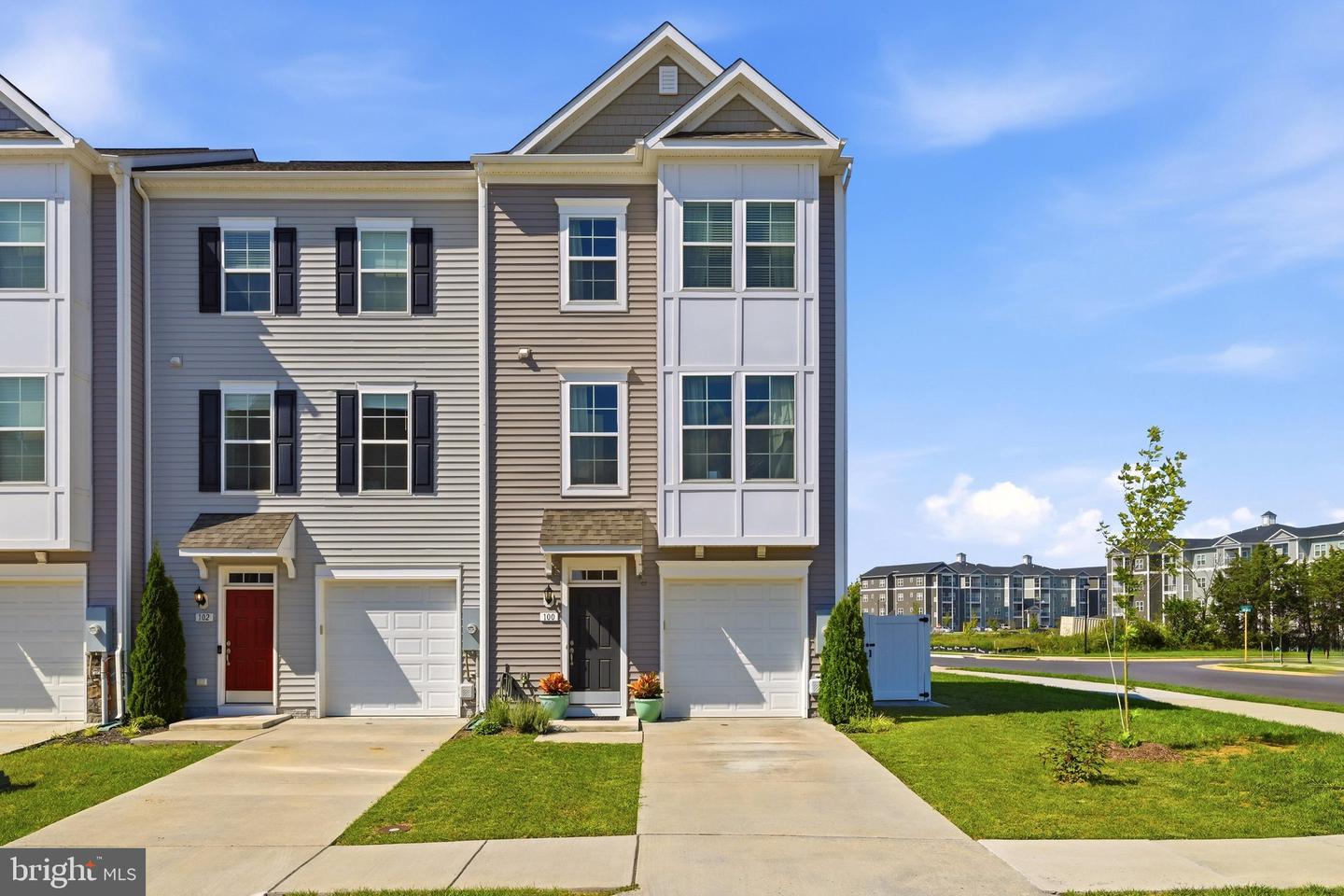 100 Stribling Way Property Photo 1