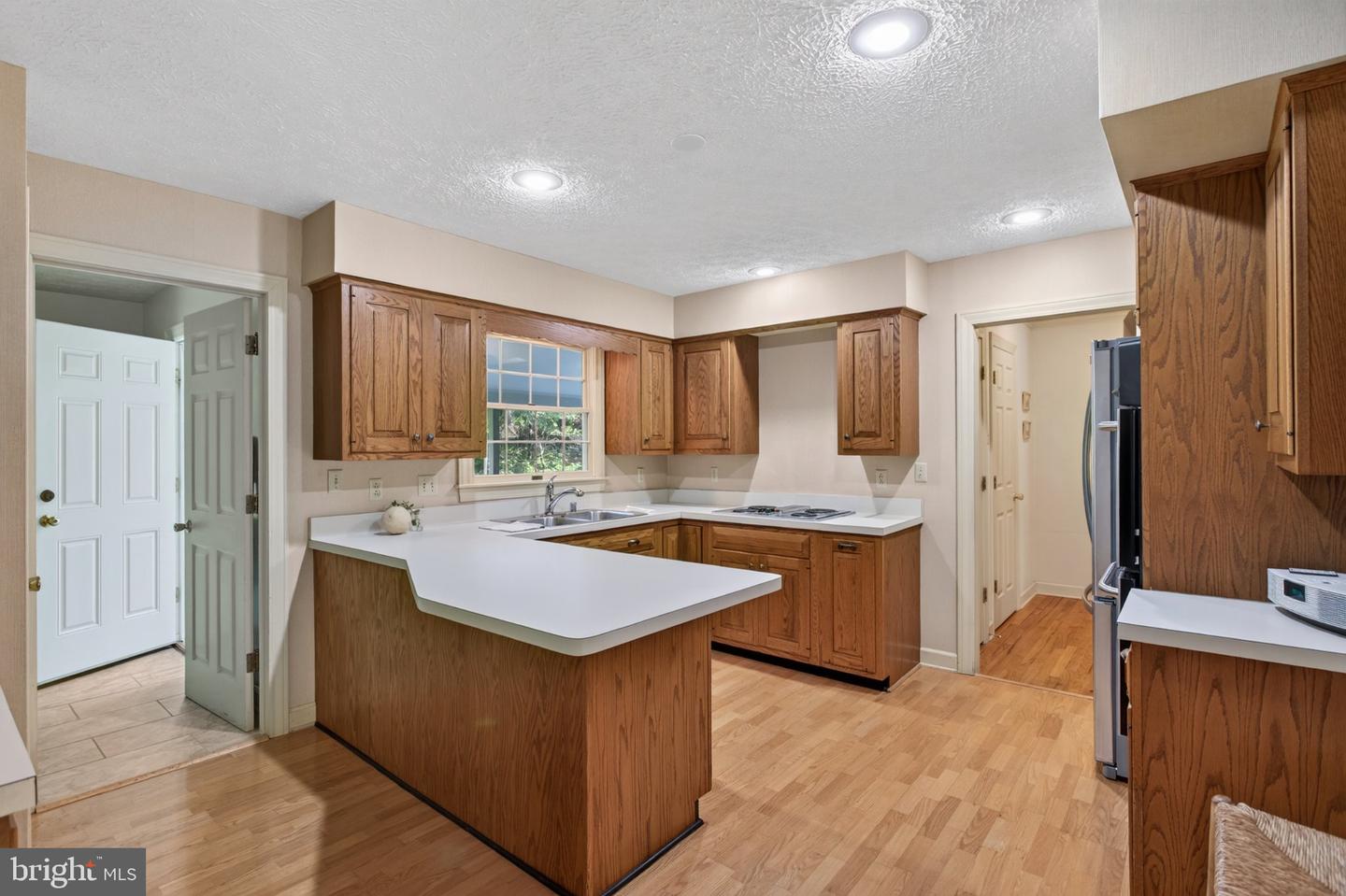 102 Forest Valley Rd Property Photo 3