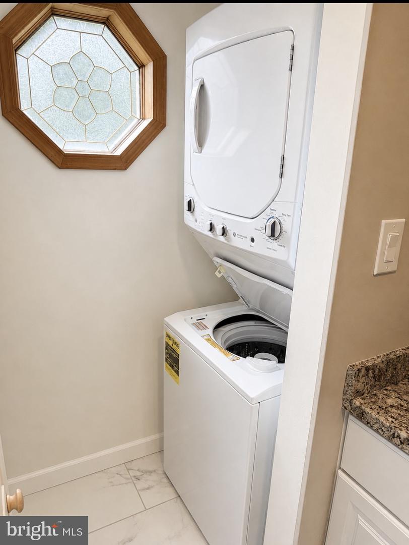 182 Mason St Property Photo 8