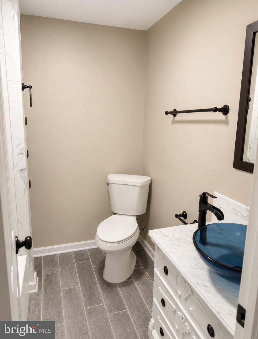 182 Mason St Property Photo 17