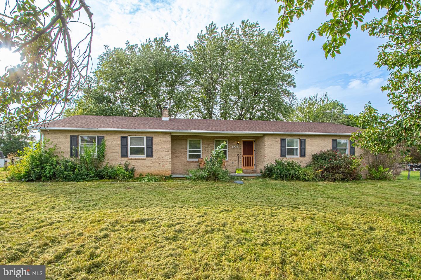 352 WOODCHUCK LN