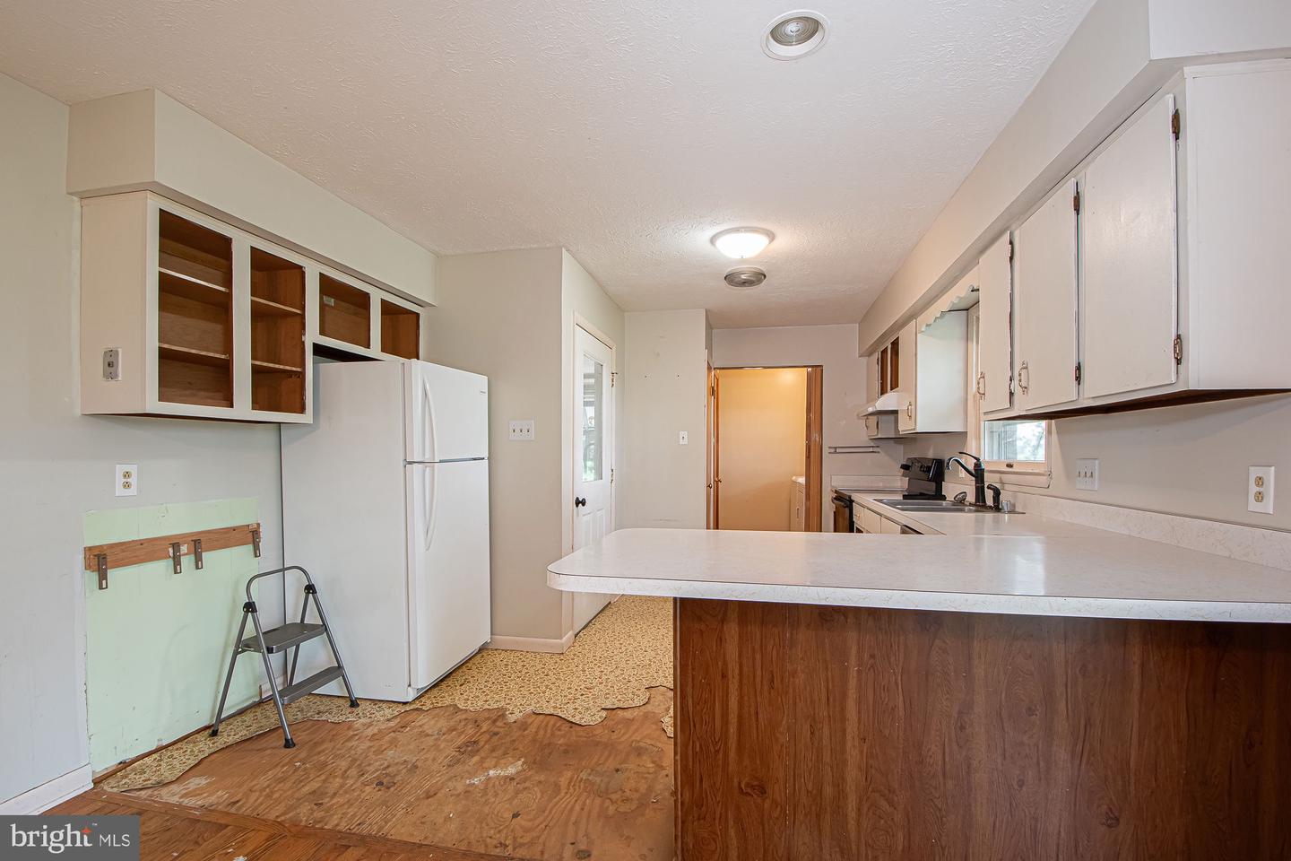 352 Woodchuck Ln Property Photo 4