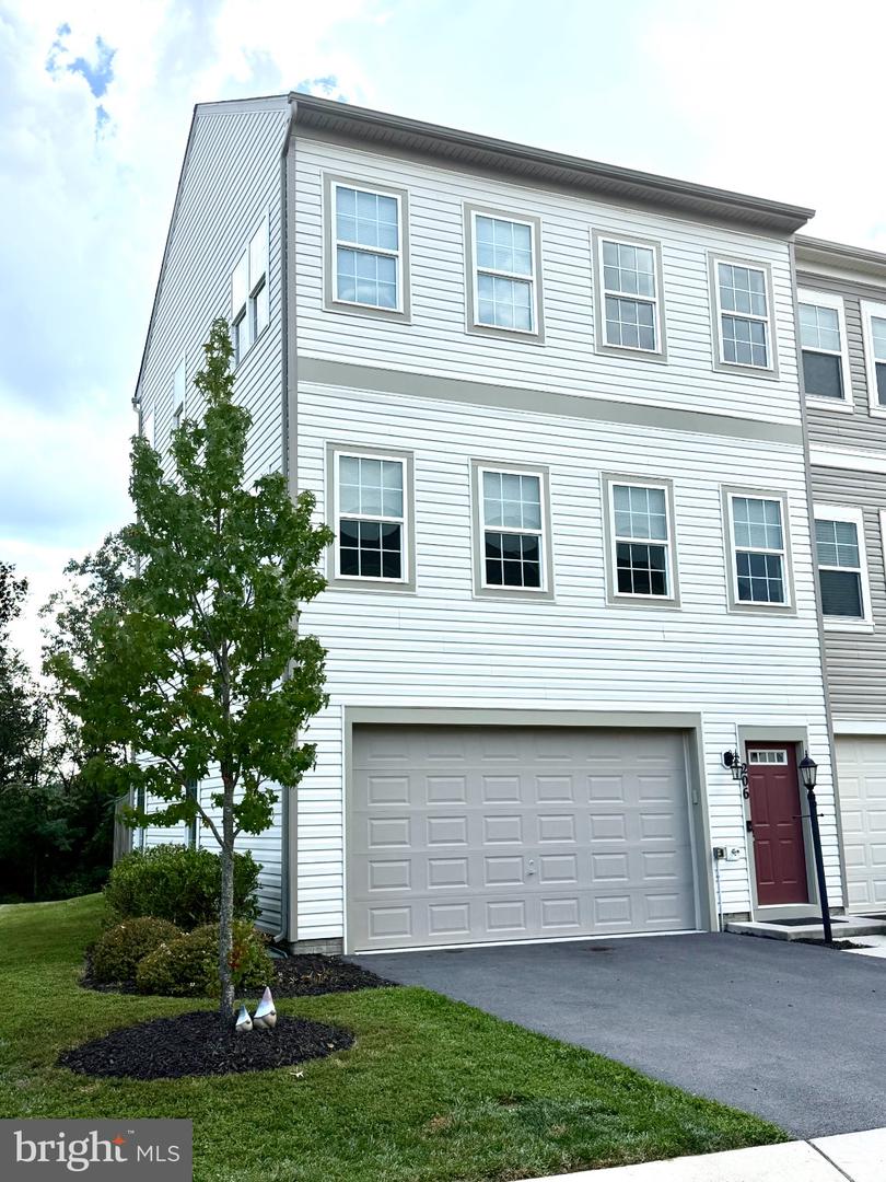 206 Crofton Ct Property Photo 1