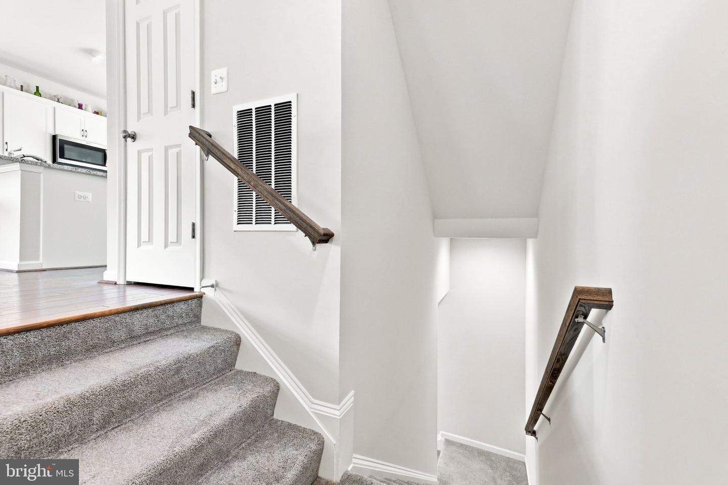 206 Crofton Ct Property Photo 7