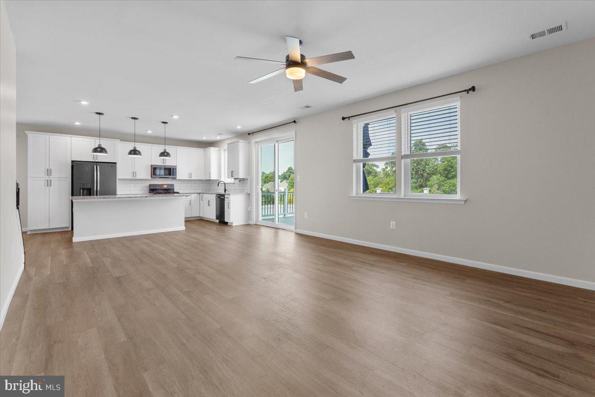 124 Lenore Ln Property Photo 3