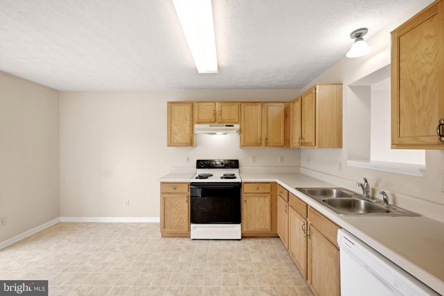 323 Copperfield Ln Property Photo 8