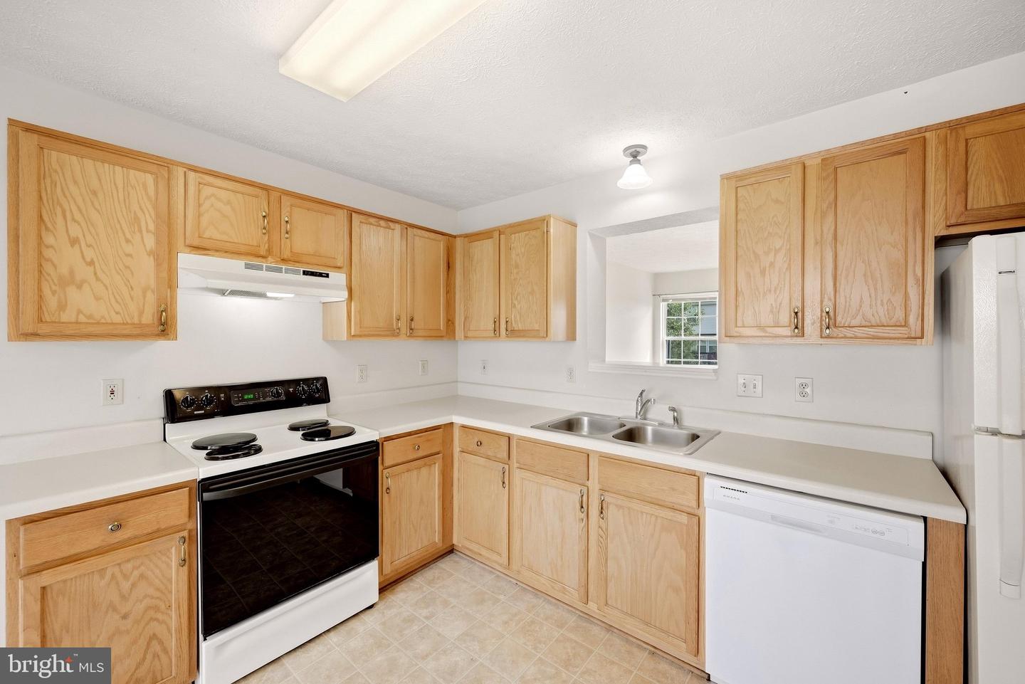 323 Copperfield Ln Property Photo 10