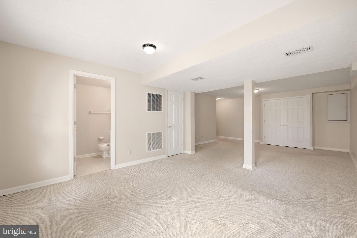323 Copperfield Ln Property Photo 31