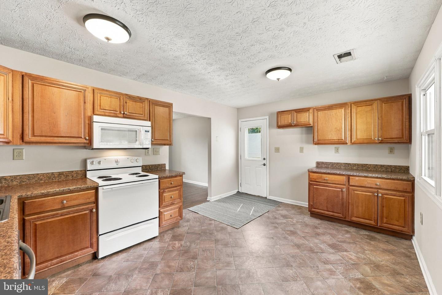 589 Ruebuck Rd Property Photo 15