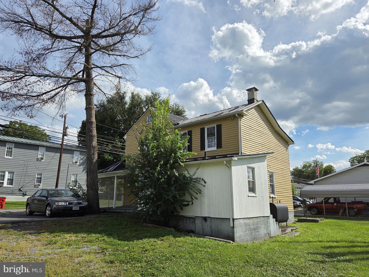 5335 Germain St Property Photo 5