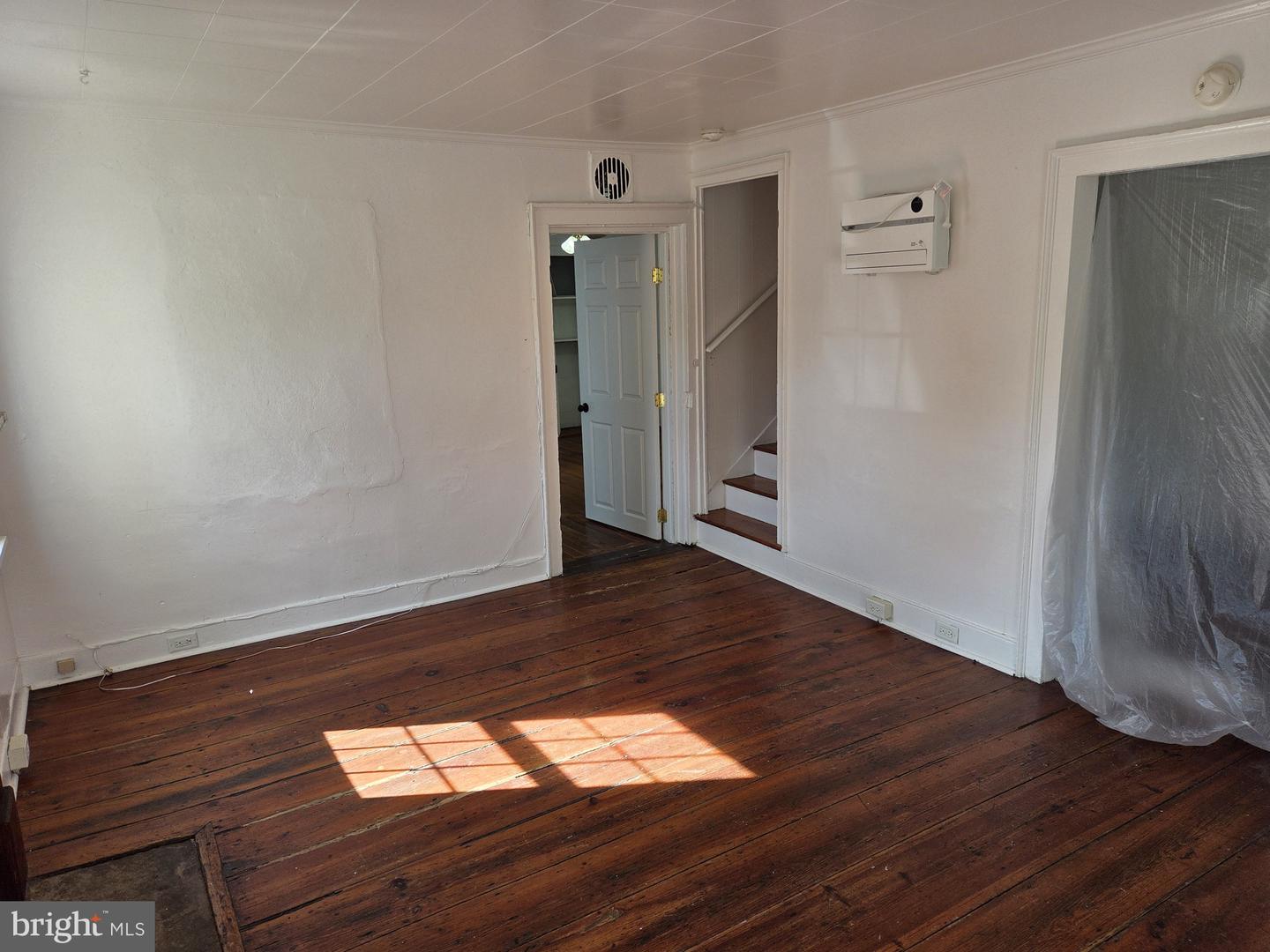 5335 Germain St Property Photo 10