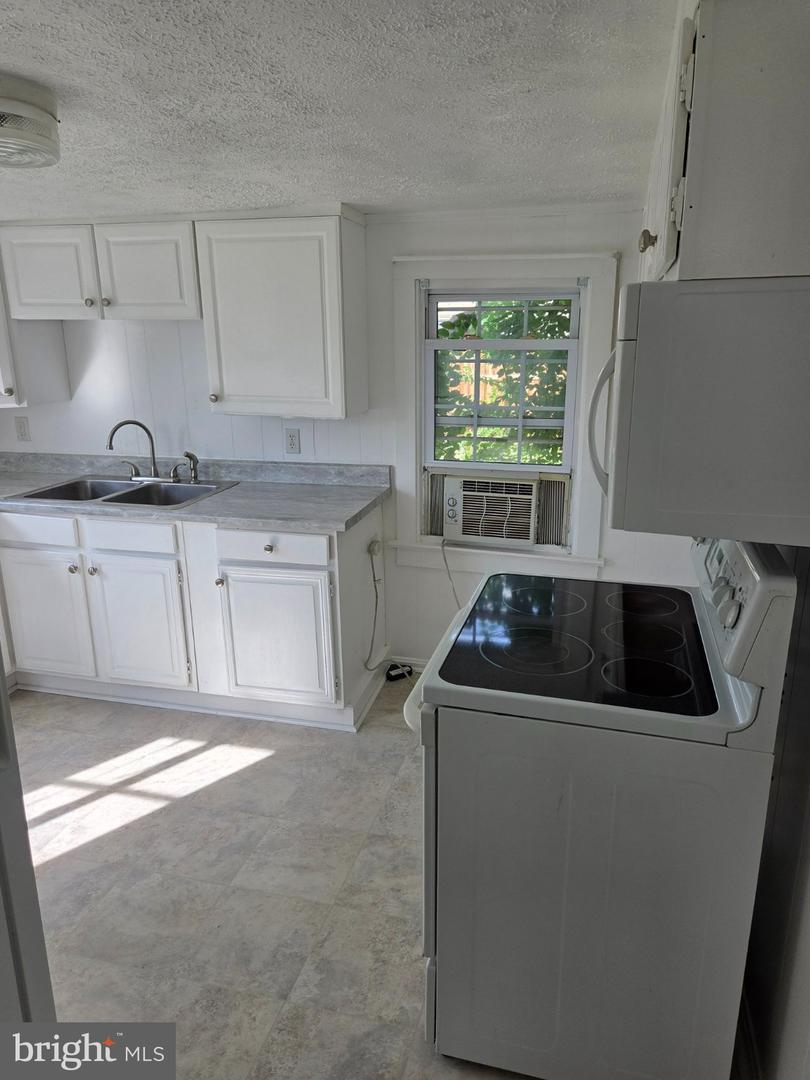 5335 Germain St Property Photo 14