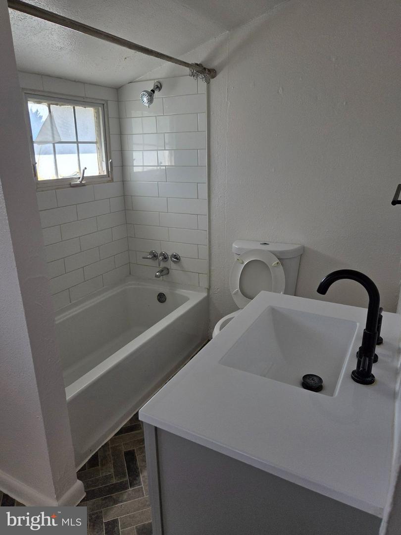 5335 Germain St Property Photo 23