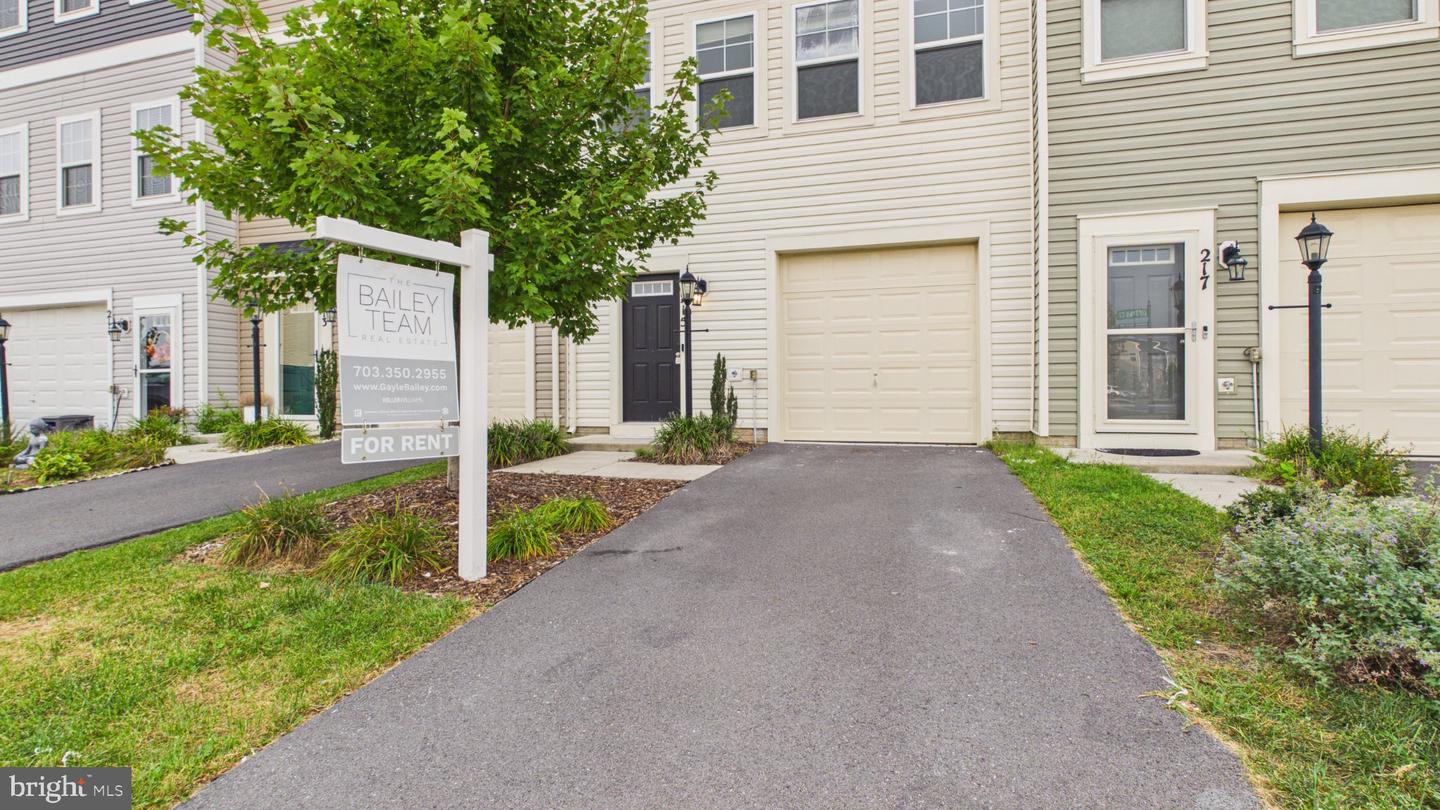215 STARRY WAY DR Property Photo 1