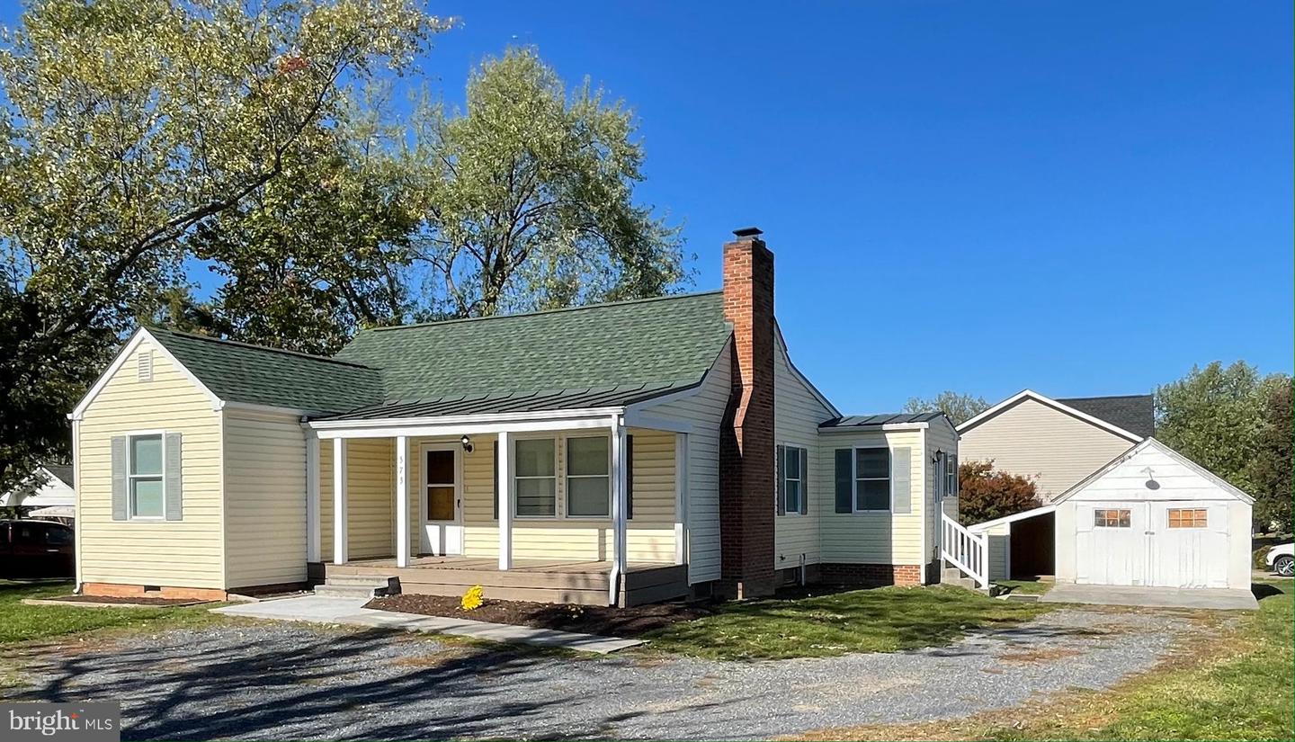 573 Fairfax Pike Property Photo 2