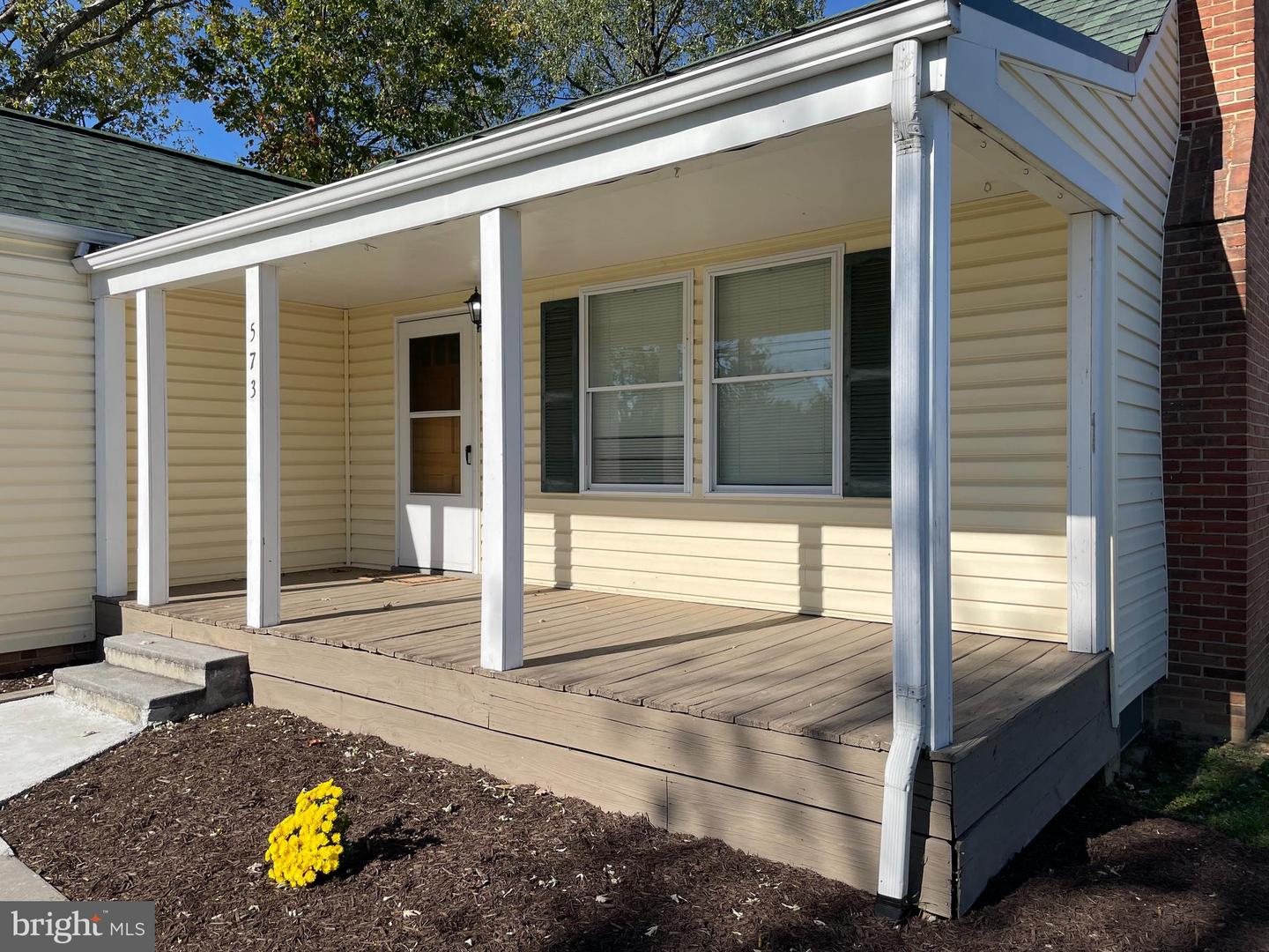 573 Fairfax Pike Property Photo 3