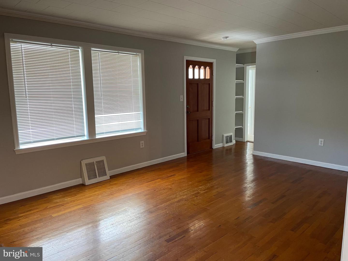 573 Fairfax Pike Property Photo 4