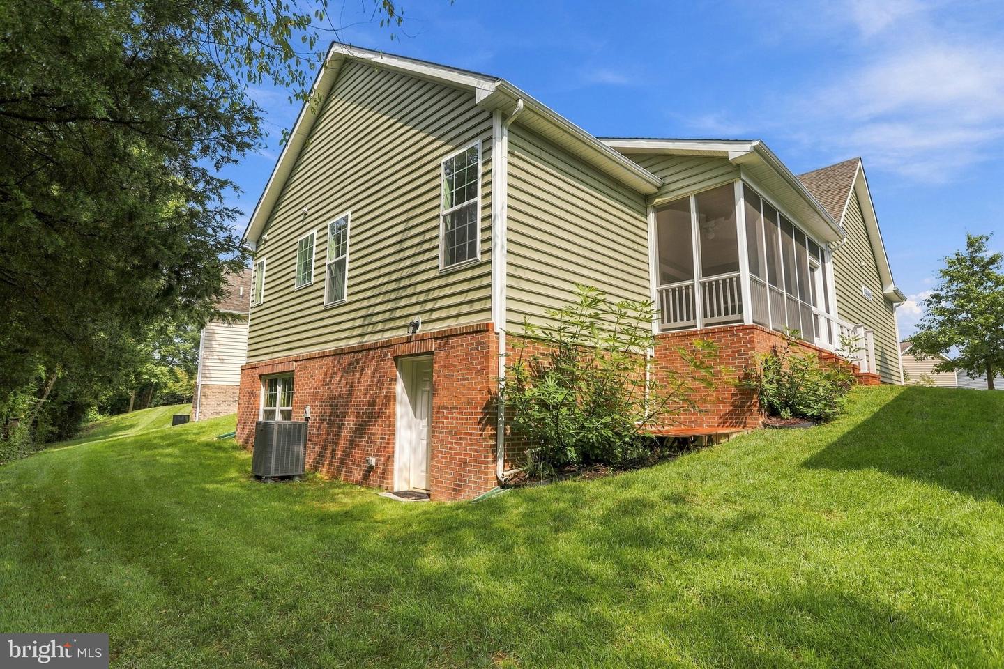 116 Bleeding Heart Dr Property Photo 49