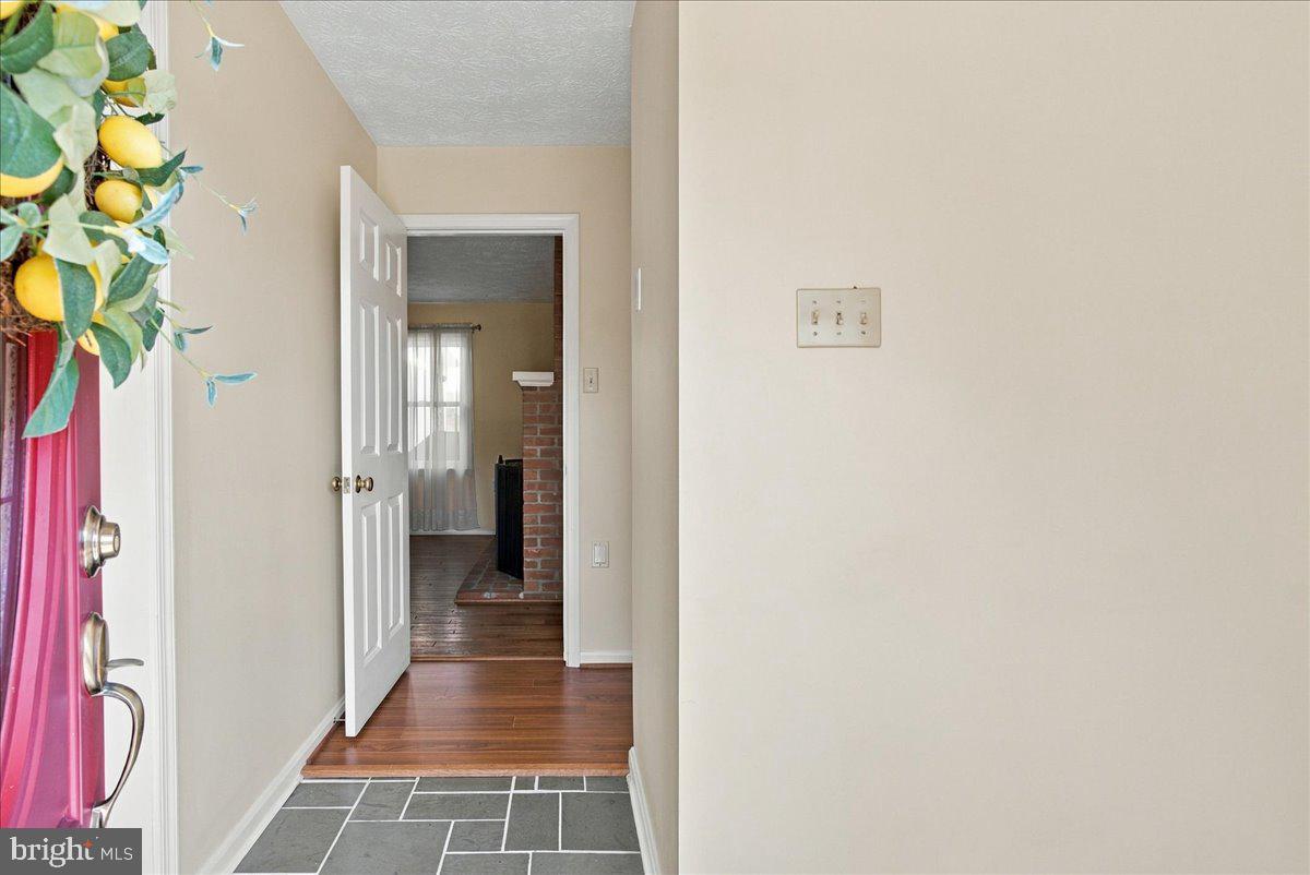 220 Greenfield Ave Property Photo 12