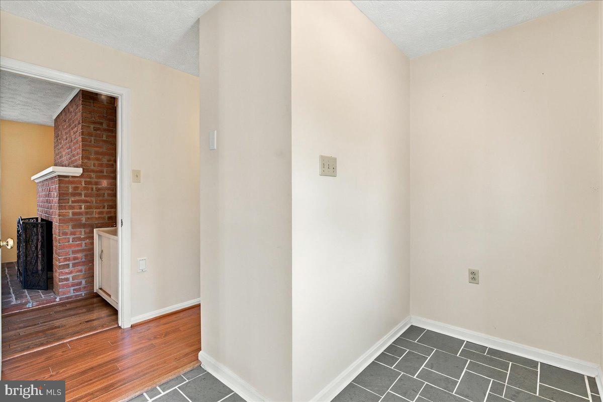 220 Greenfield Ave Property Photo 14