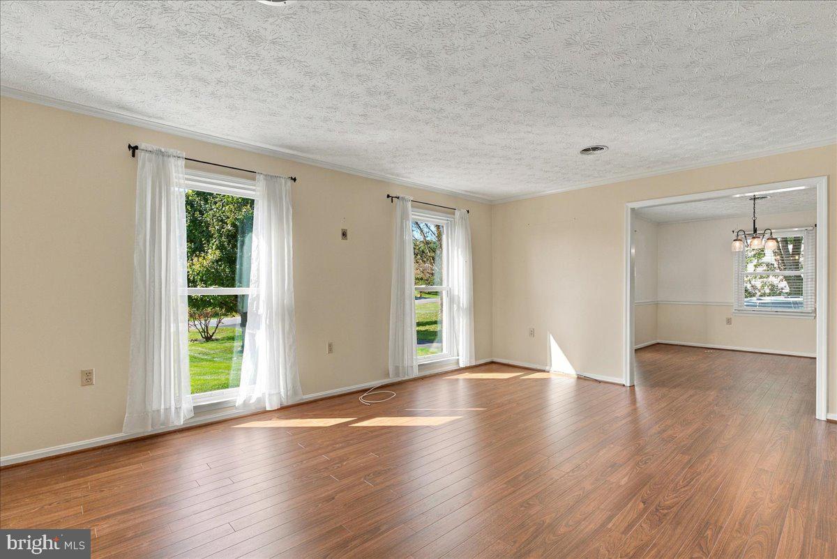 220 Greenfield Ave Property Photo 16