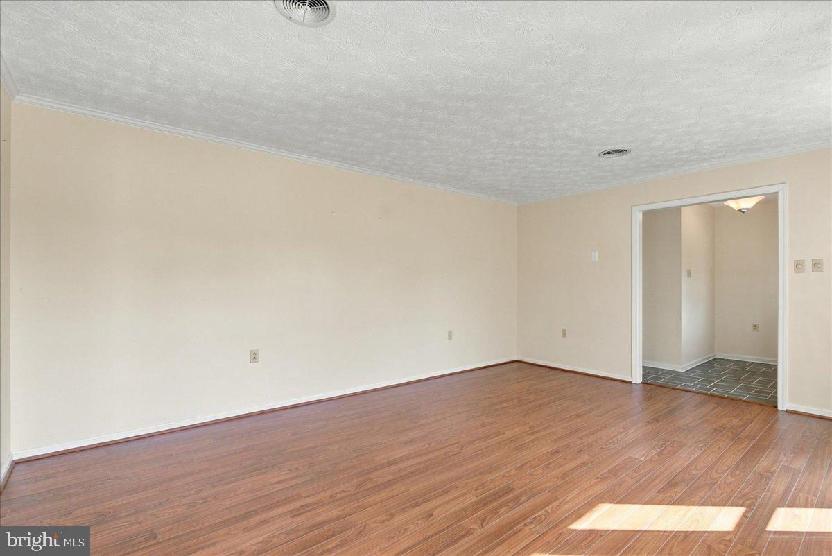 220 Greenfield Ave Property Photo 17