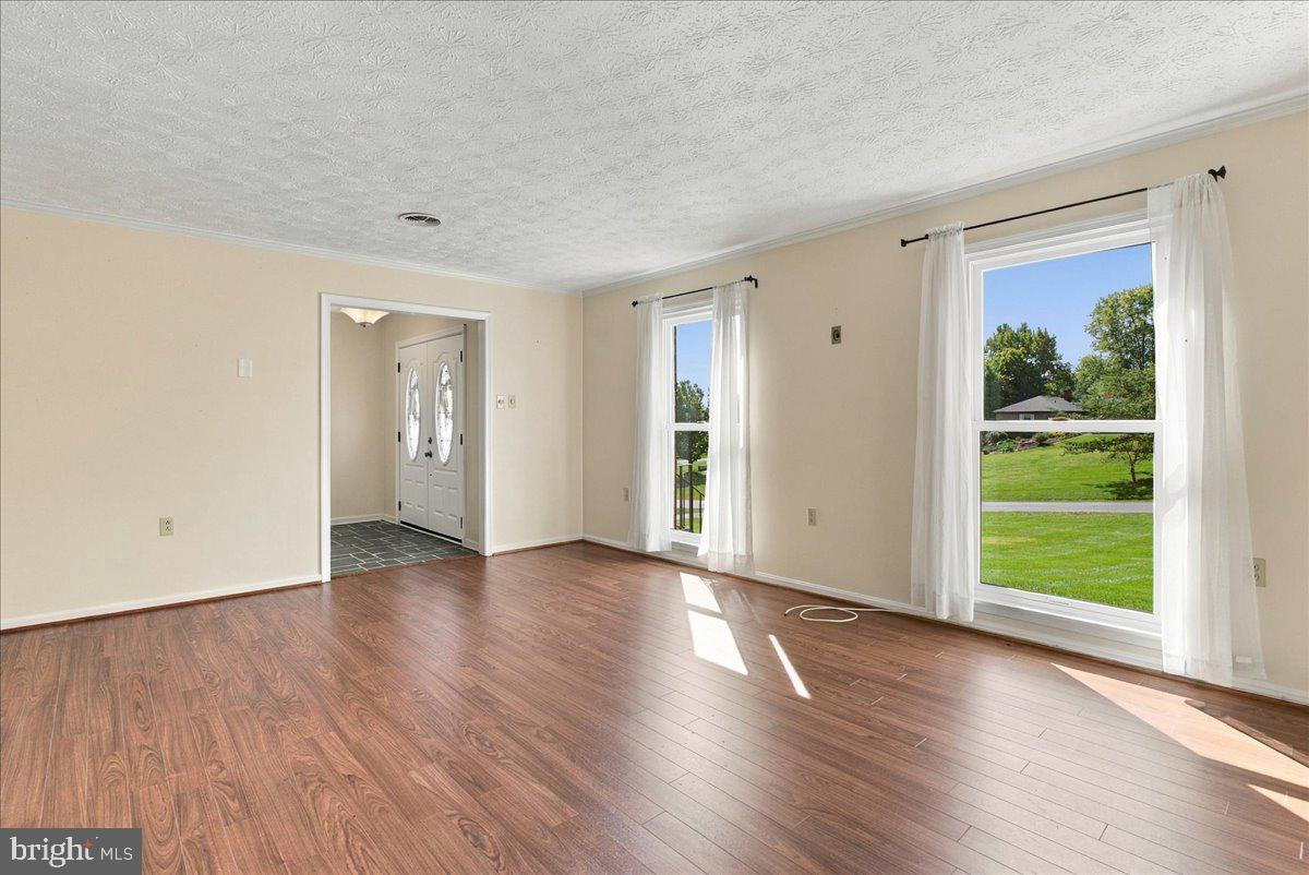 220 Greenfield Ave Property Photo 18