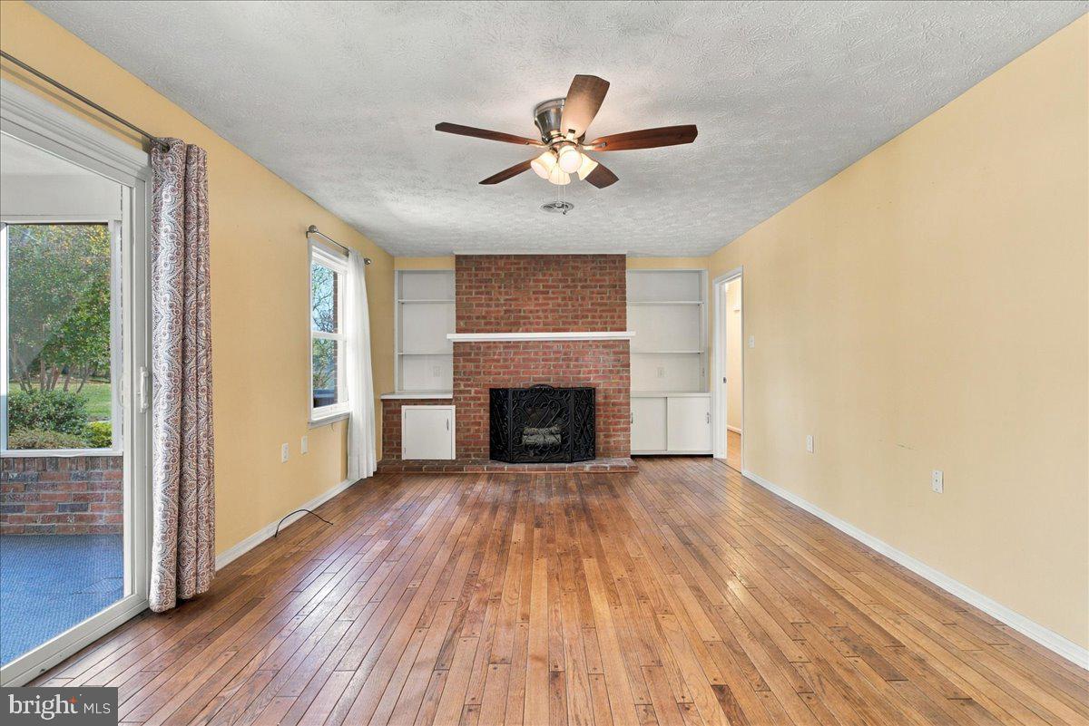 220 Greenfield Ave Property Photo 27