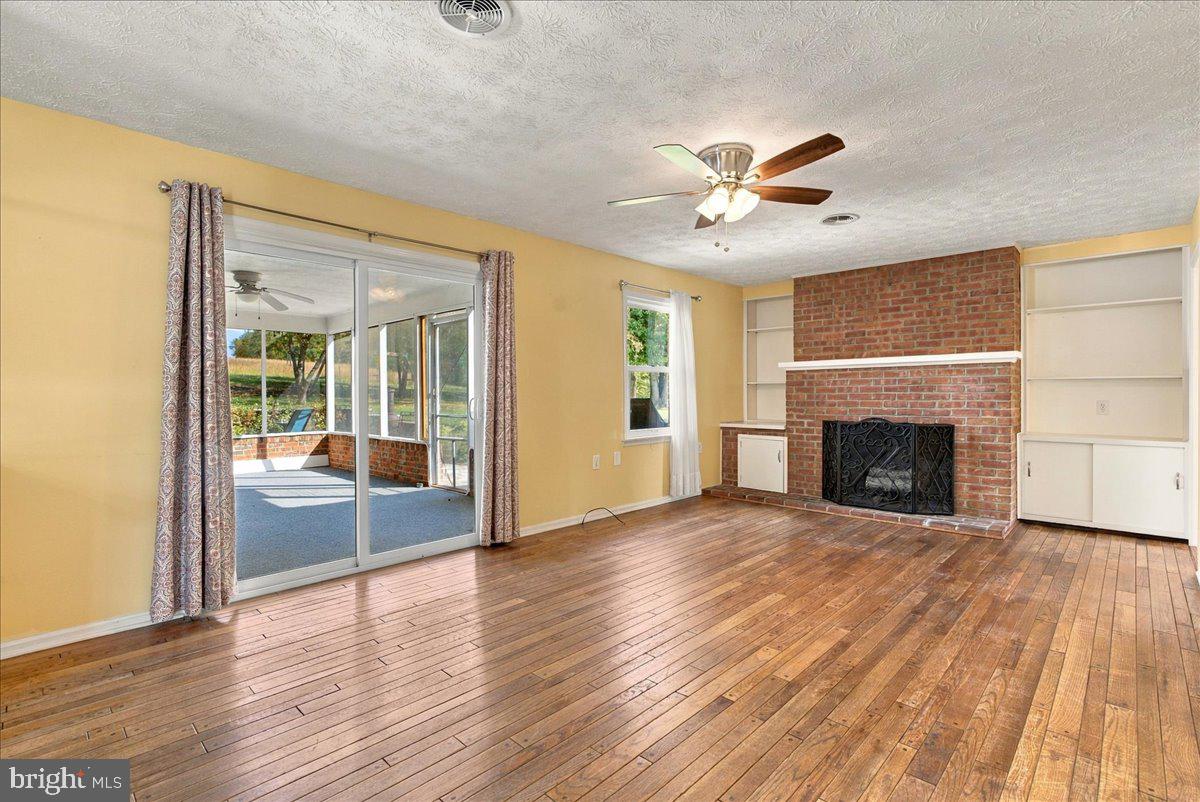 220 Greenfield Ave Property Photo 28