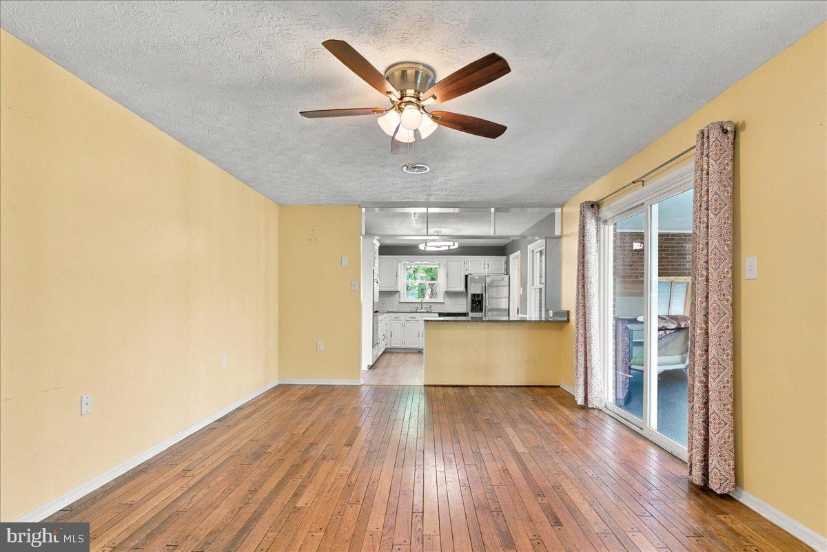 220 Greenfield Ave Property Photo 29